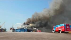 Batumandi terbakar