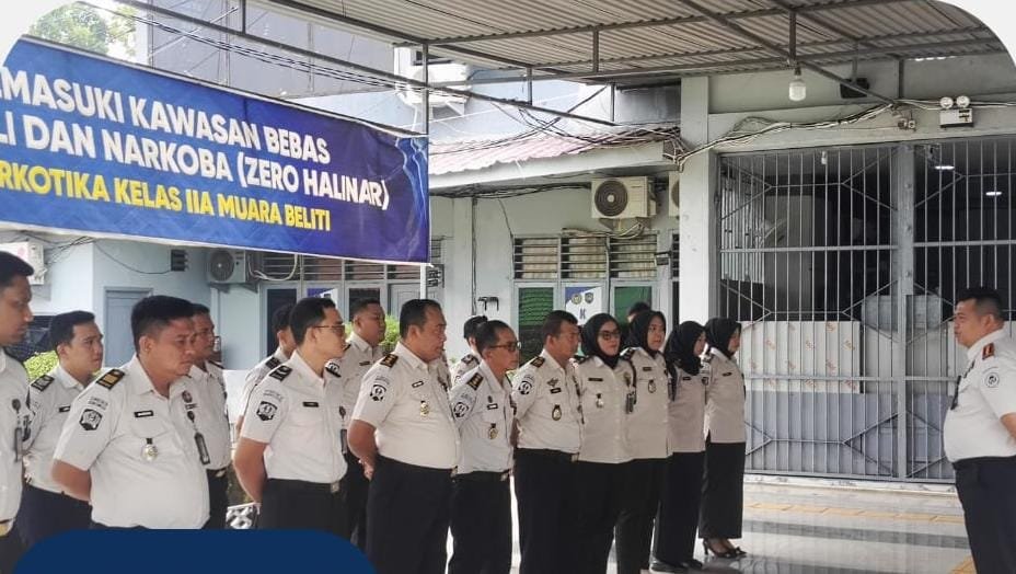 Lembaga Pemasyarakatan (Lapas) Narkotika Kelas IIA Muara Beliti terus berkomitmen dalam menjaga keamanan dan ketertiban di lingkungan lapas melalui penertiban serta pengawasan terhadap barang dan fasilitas kamar hunian warga binaan, Selasa (30/09/2026).