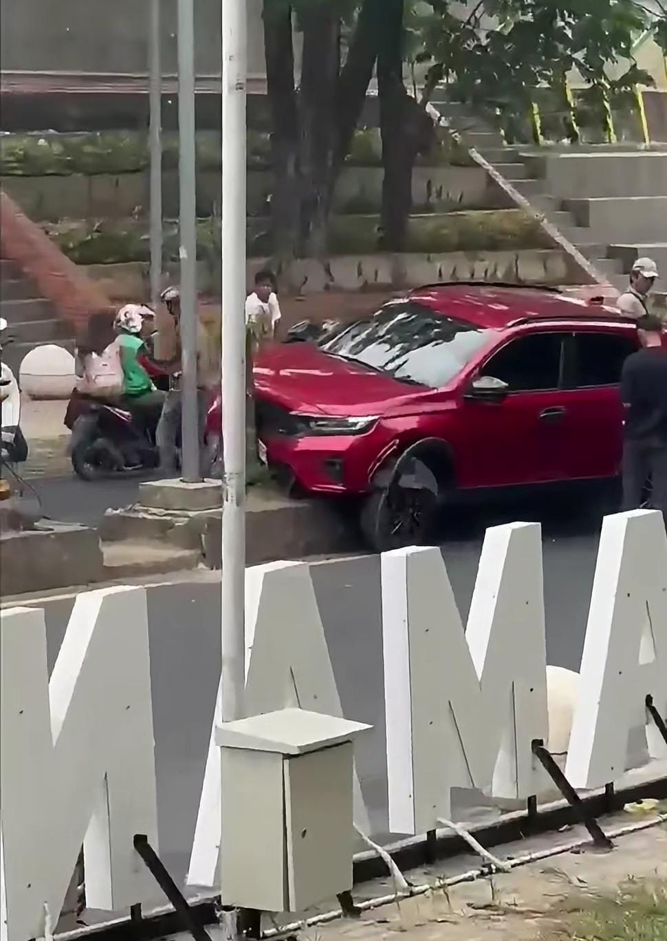 Heboh! Kecelakaan di Simpang RCA Lubuklinggau, Warga Pertanyakan Penyebabnya