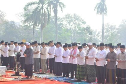 Pemprov Sumsel Gelar Salat Istisqa di Tengah Kabut Asap